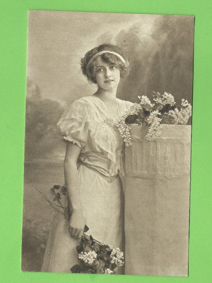 Cartoline postali: Antik Postkarte Dame mit Blumenstrauss – Usato da Zürich venduto da t24_de
