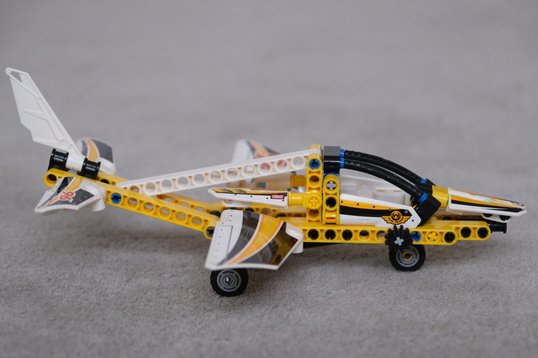 Lego Kit di costruzioni: Lego Technic set 42044 Düsenflugzeug / Avion – Usato da Nyon venduto da JJZA 4