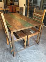 Table et 4 chaises en bois à vendre