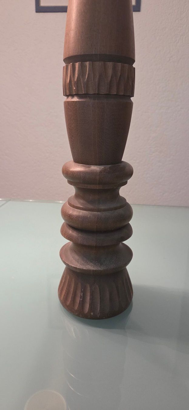 Articoli in legno: Pfeffermuehle Holz mit Schnitzerei. – Usato da Oensingen venduto da Urs0127 2