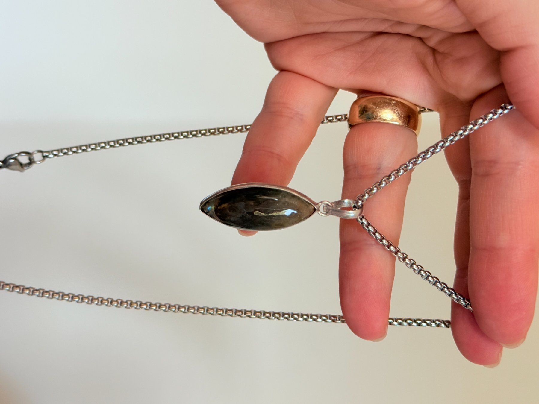 Ketten: Labradorite necklace – Neu und originalverpackt aus Genève von AGBERG 3