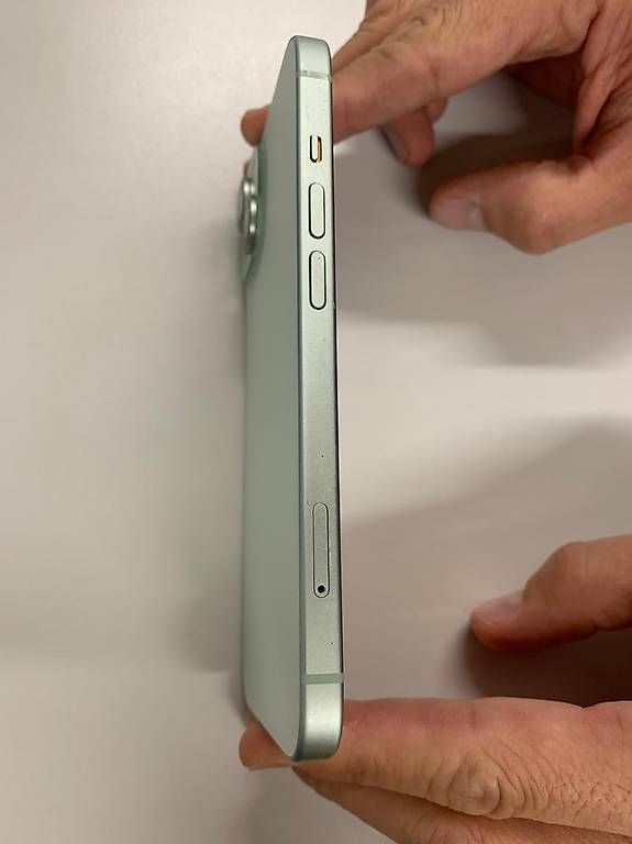 Telefoni cellulari / Smartphones: Iphone 15 / 128gb – Usato da Wallisellen venduto da Jabbes10 3
