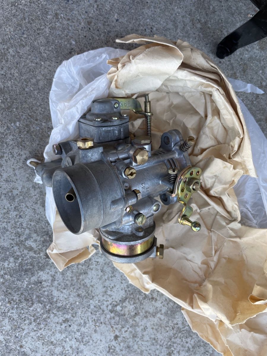 Renault Tutti pezzi di ricambio auto: Lot de pièces Renault Dauphine  – Usato da Chesalles sur Oron venduto da cajealti 3