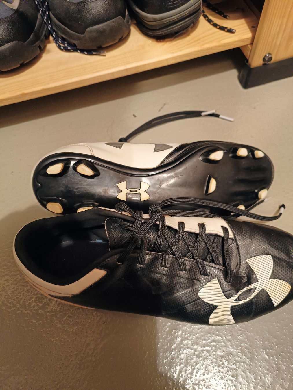 Under Armour Herrenschuhe: basquet foot 42 under armour – Gebraucht aus Froideville von JF46 2