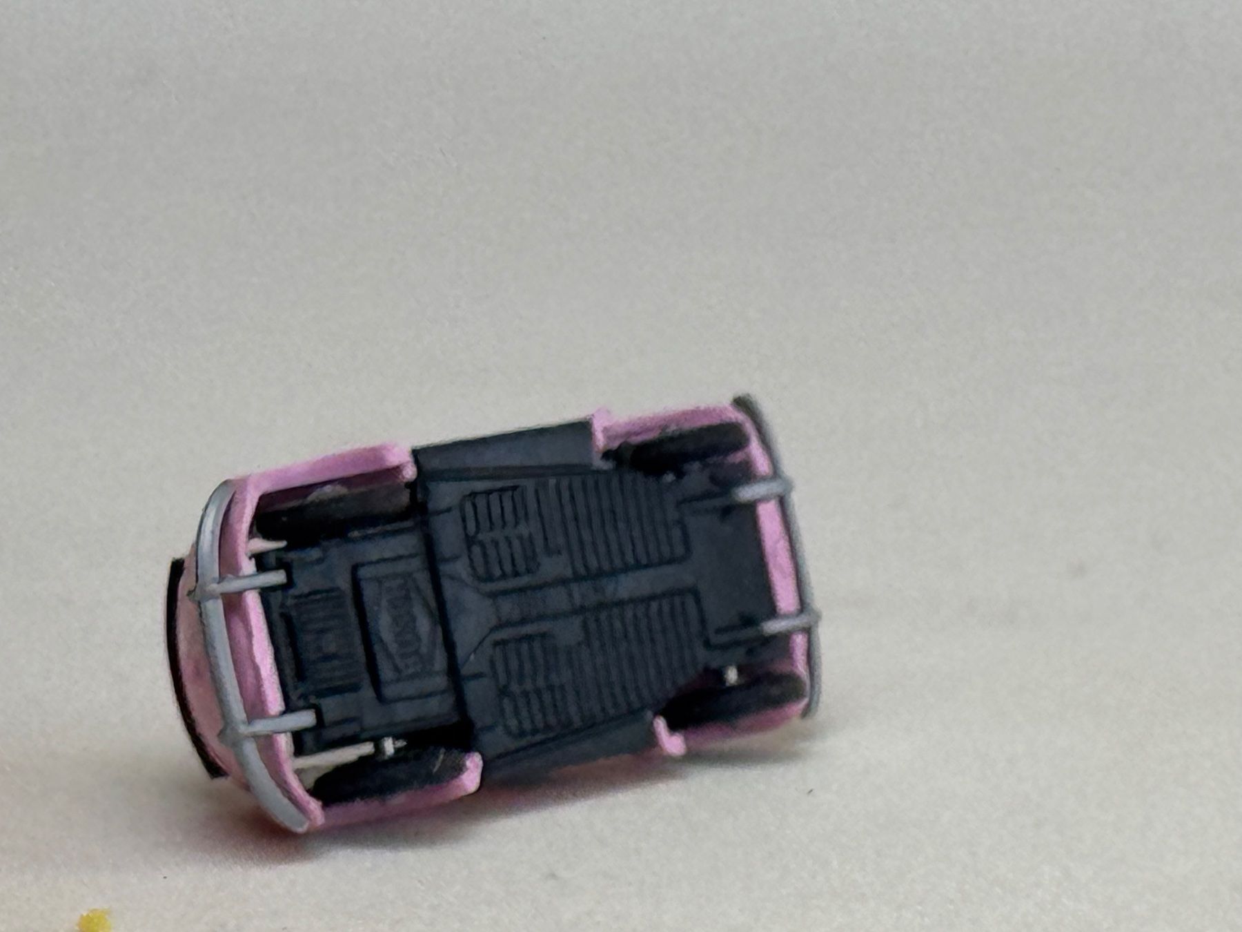 Busch Modellini d'auto: AU- Busch VW Brezelkäfer Hippi rosa – Usato da Elm venduto da Wikmtz 2