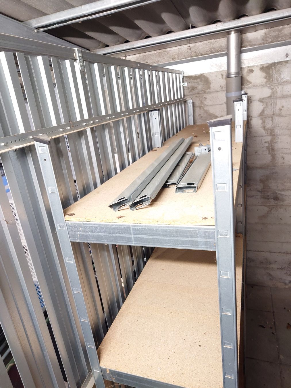 Scaffali: 2 Steckregale mit Holzplatten – Usato da Winterthur venduto da Tenderizer3000 1