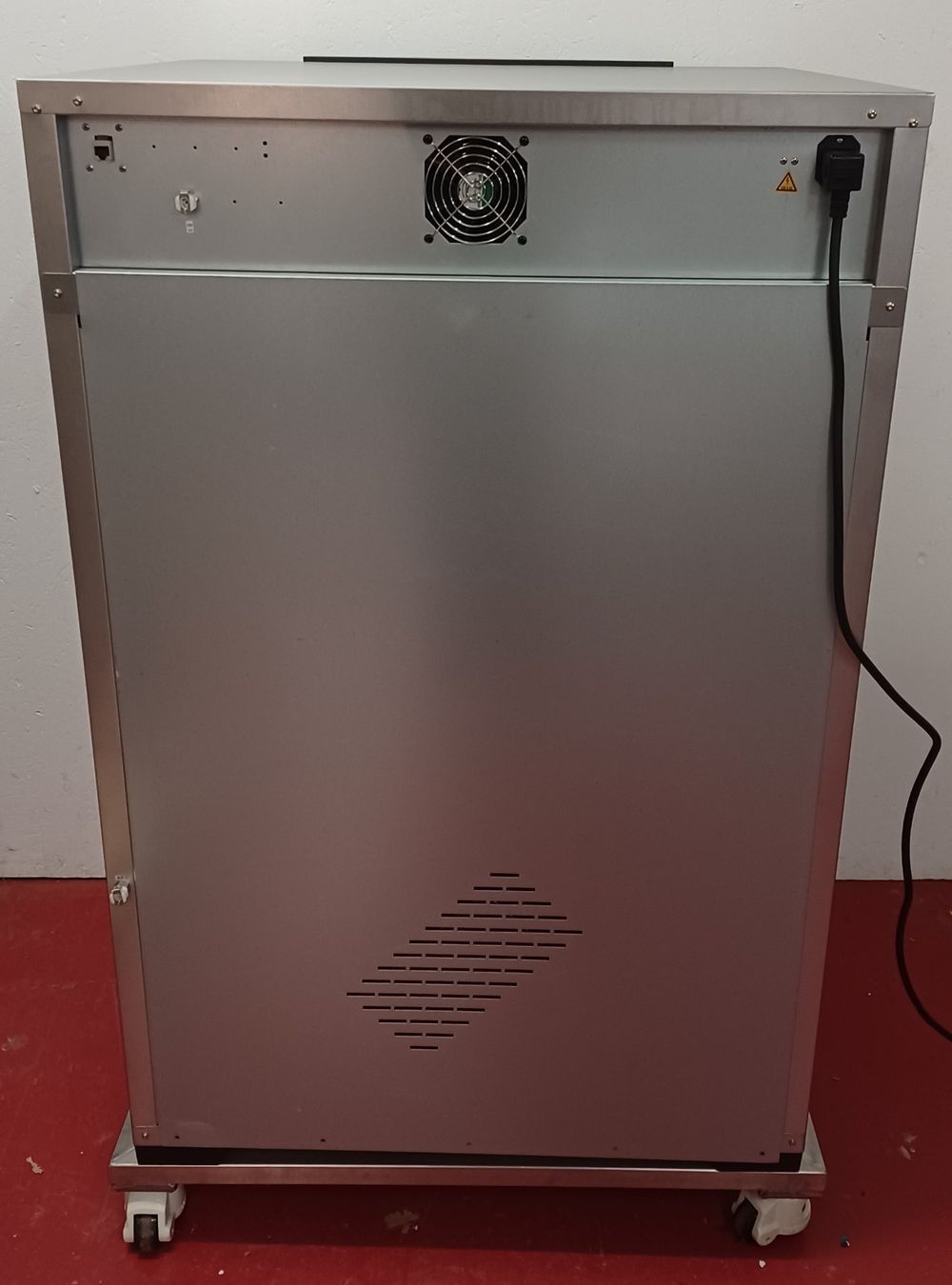 Accessori da laboratorio: Memmert IC0240 – Usato da Niederdorf venduto da LeptonAG_Labor 6