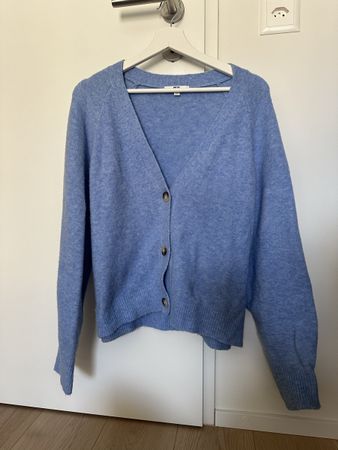 Uniqlo light blue cardigan (M)