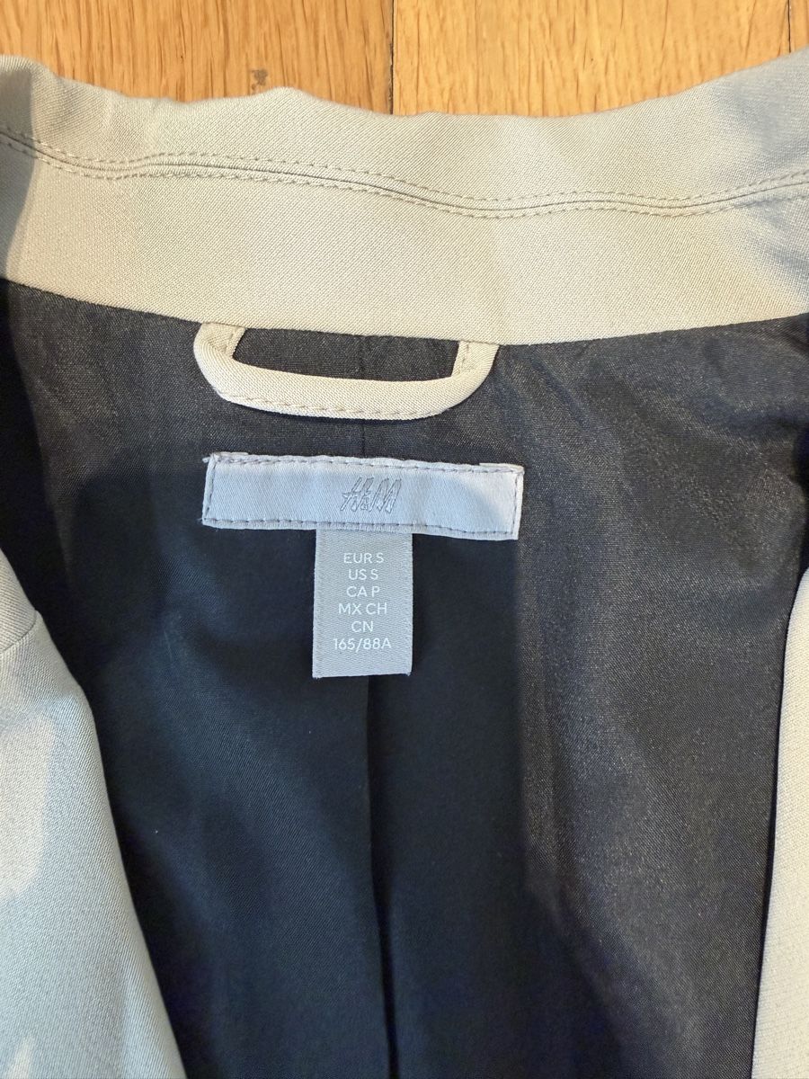H&M Completi & Tailleur: Beige Blazer Grösse S – Nuovo (secondo la descrizione) da Zürich venduto da vik_nzx9 1