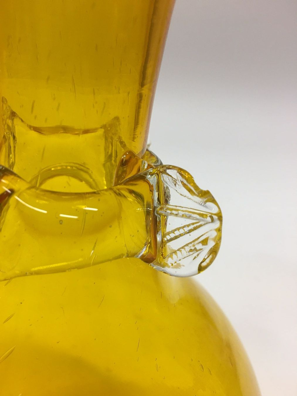 Vasen & Gefässe: Vintage Glasvase, bernsteinfarben, Handarbeit – Gebraucht aus Olten von ELHANDEL 5