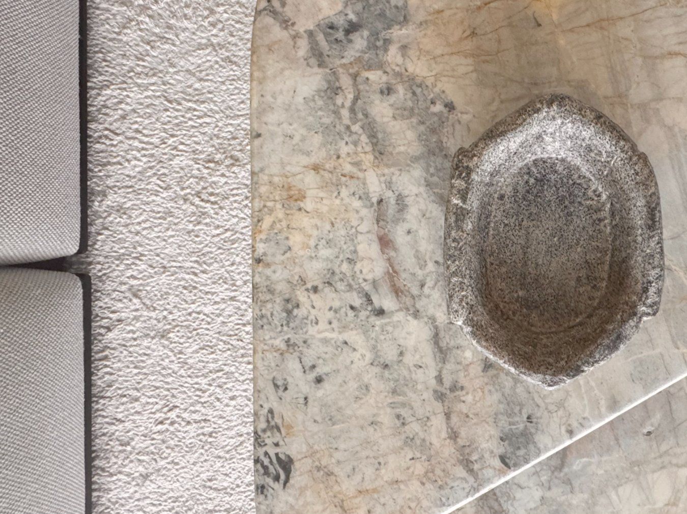 Set di tavolo e panche: Marmortisch l einzigartiges Designstück – Usato da Dagmersellen venduto da vvinteriorhome 4