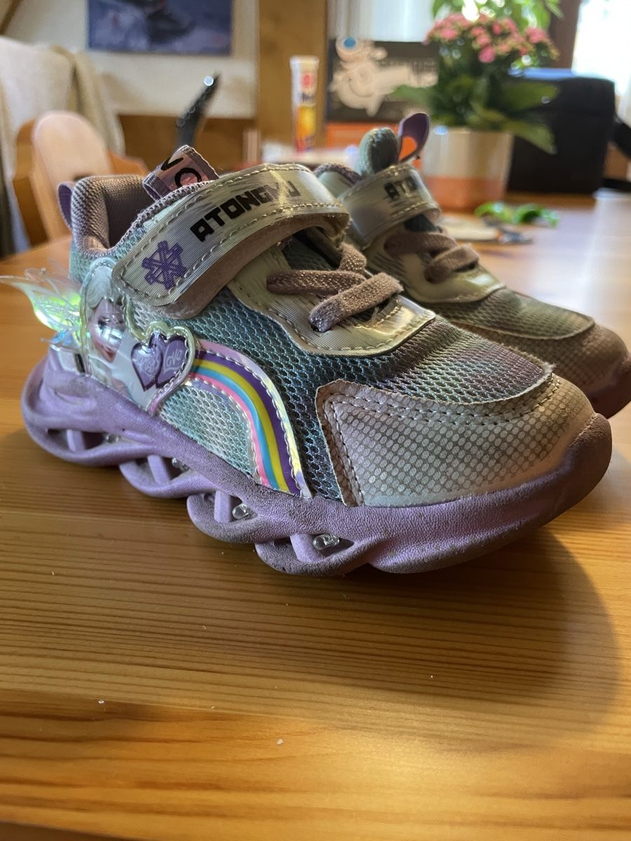 Scarpe per ragazze: Frozen Schuhe mit Licht, Gr. 25. – Usato da Zermatt venduto da mar_f9v6 2