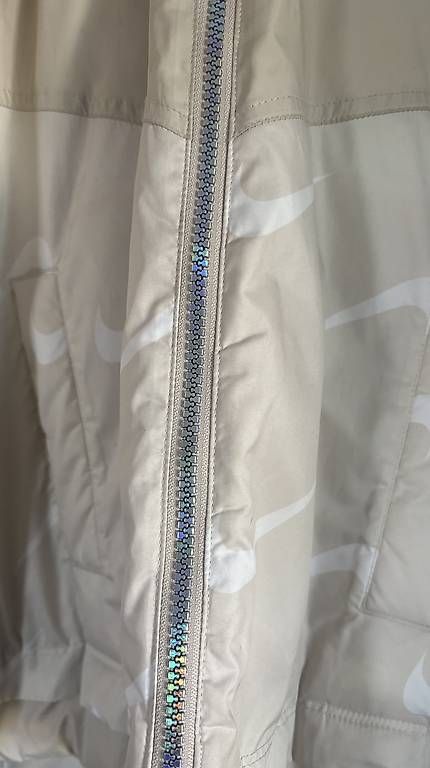 Nike Giacche: Nike Oversized Jacke – Usato da Seon venduto da Latanisha.huber 1