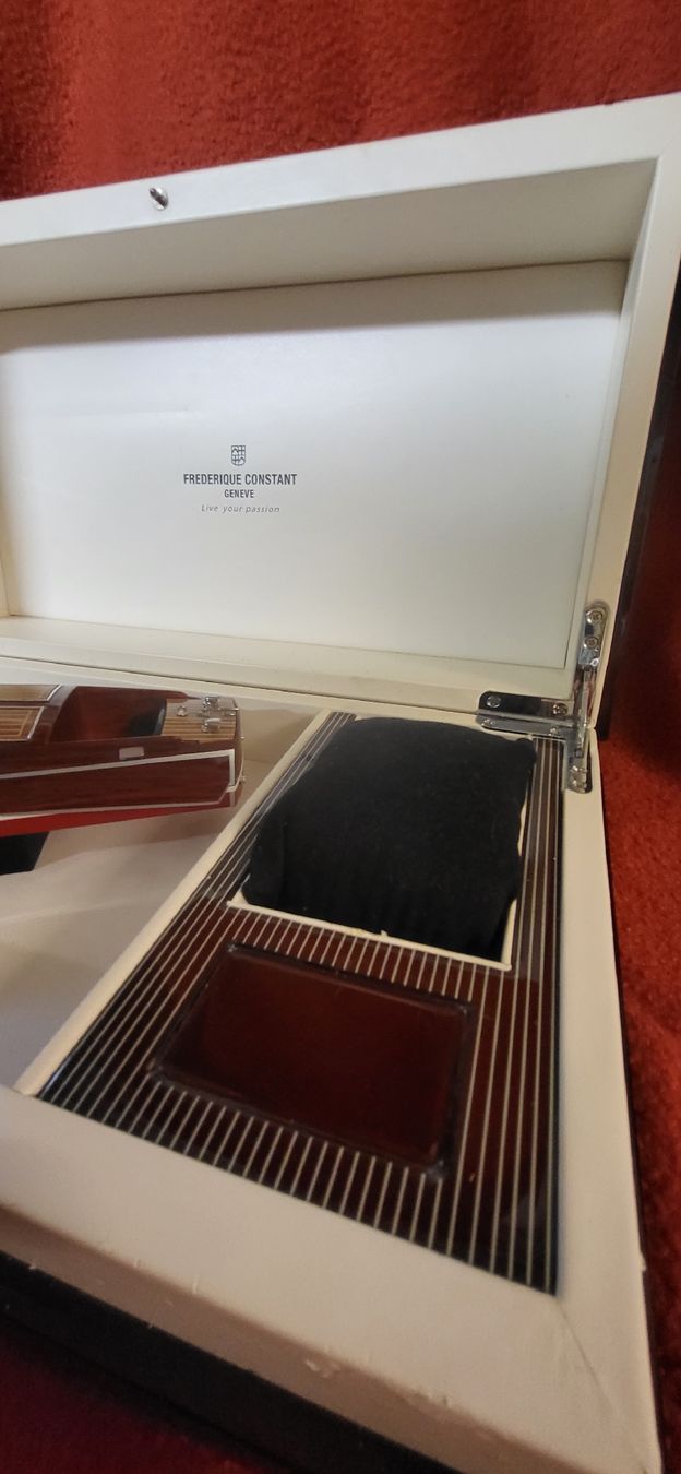 Boîtes de montres: Frederique Constant-Etui mit Werbeschiffchen – D'occasion à Boll par BollArtAntik 4