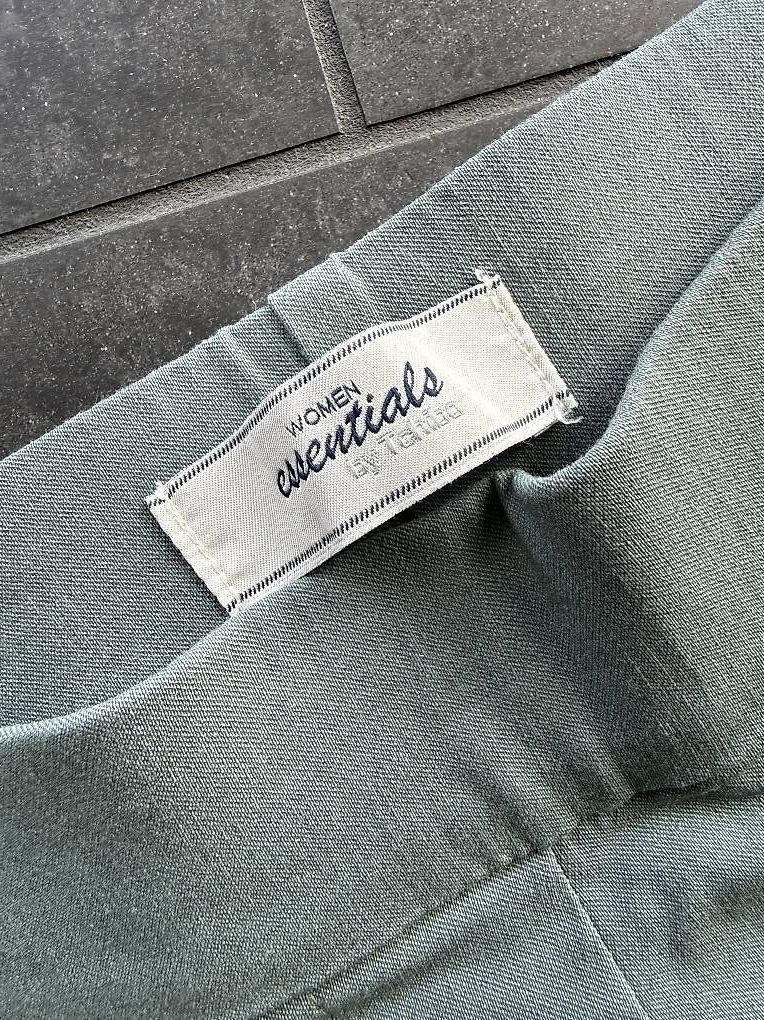 Tchibo Pantaloni: Hose olive grün / 36 – Usato da St. Niklausen LU venduto da Sundy01 1