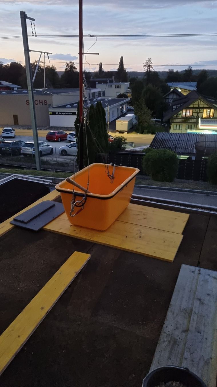 Recipients et similaires: Mörtelbehälter kranbar 200l – D'occasion à Bättwil par nomis112 2