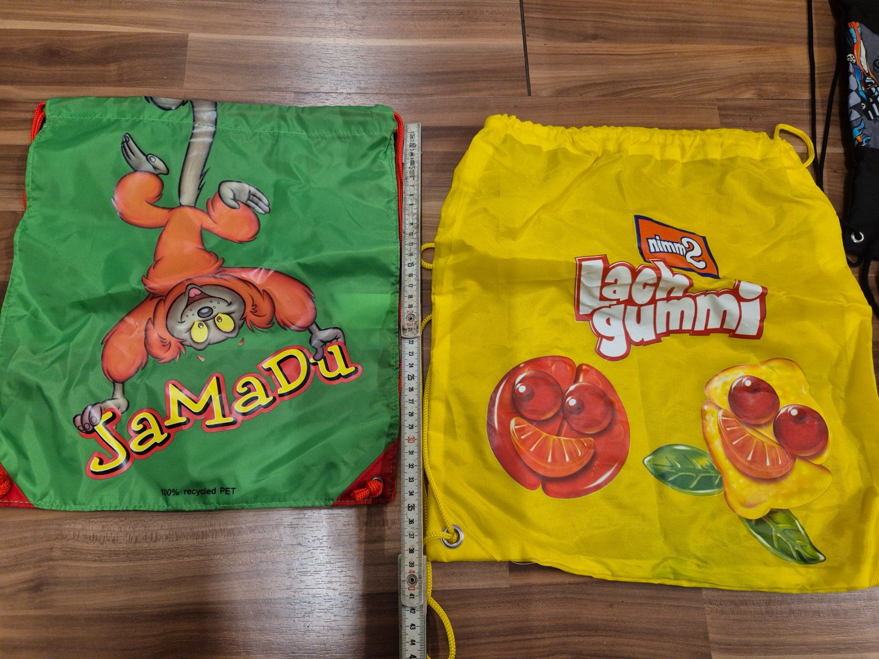 Zaini: Jamadu oder Nimm2 Lachgummi Turnbeutel, K19 – Usato da Schwarzenburg venduto da Flamingo07