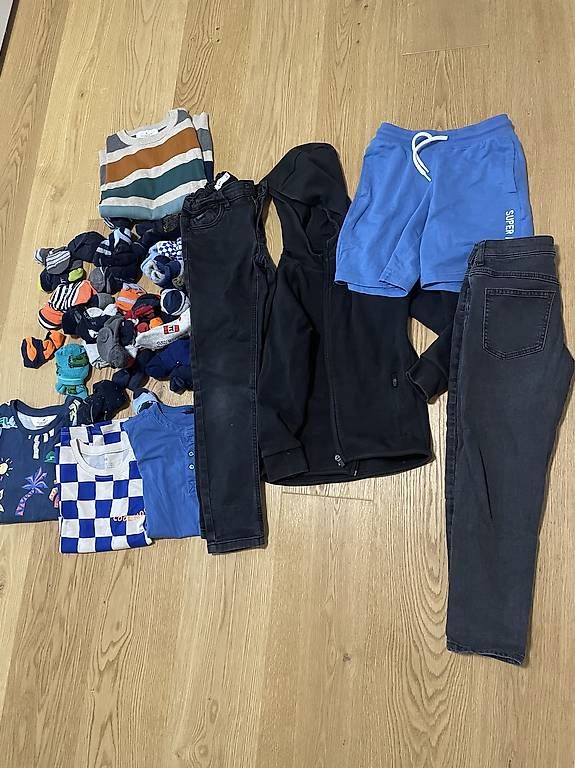 Kleiderpakete & -sets: Kleiderset Jungs gr 122-128 – Gebraucht aus Lachen SZ von TetianaK