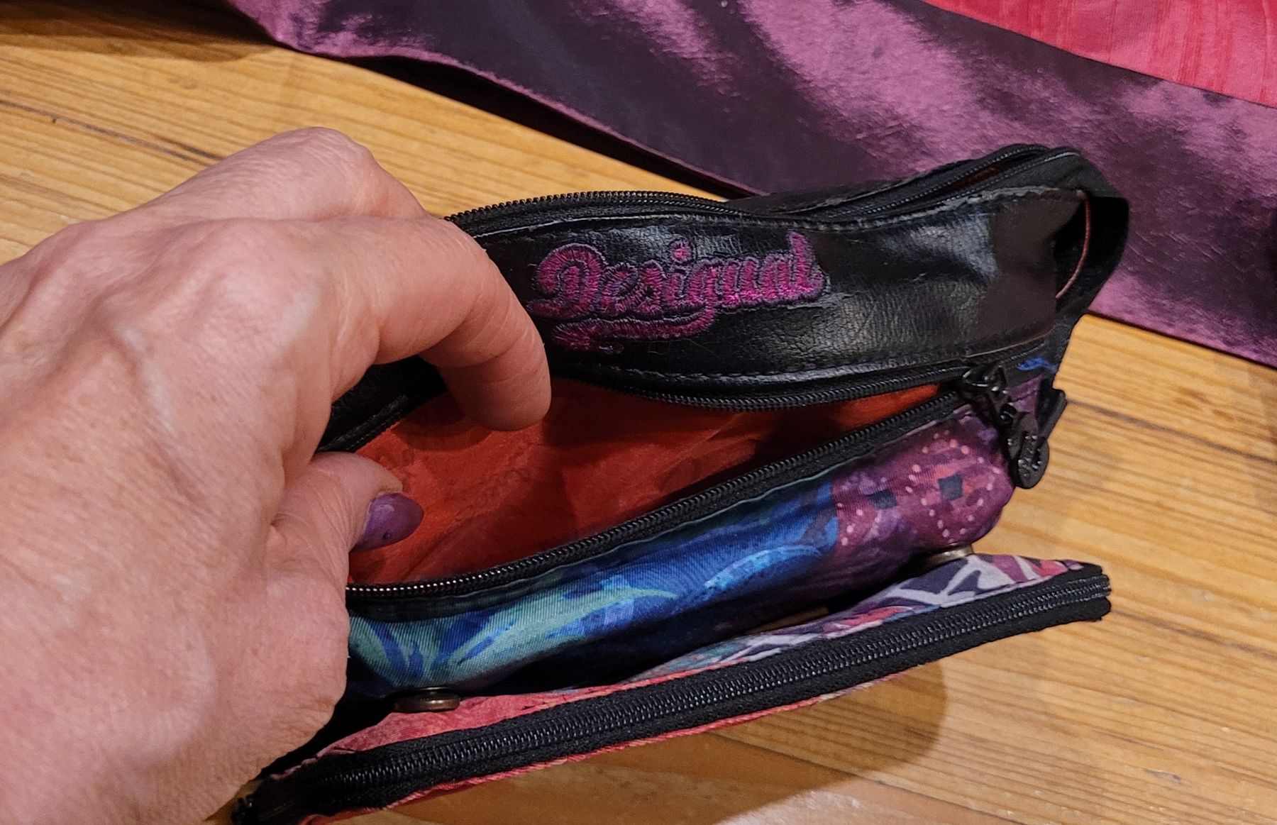 Desigual Taschen für Damen: Desigual Täschli  – Gebraucht aus Flaach von jupy02 4