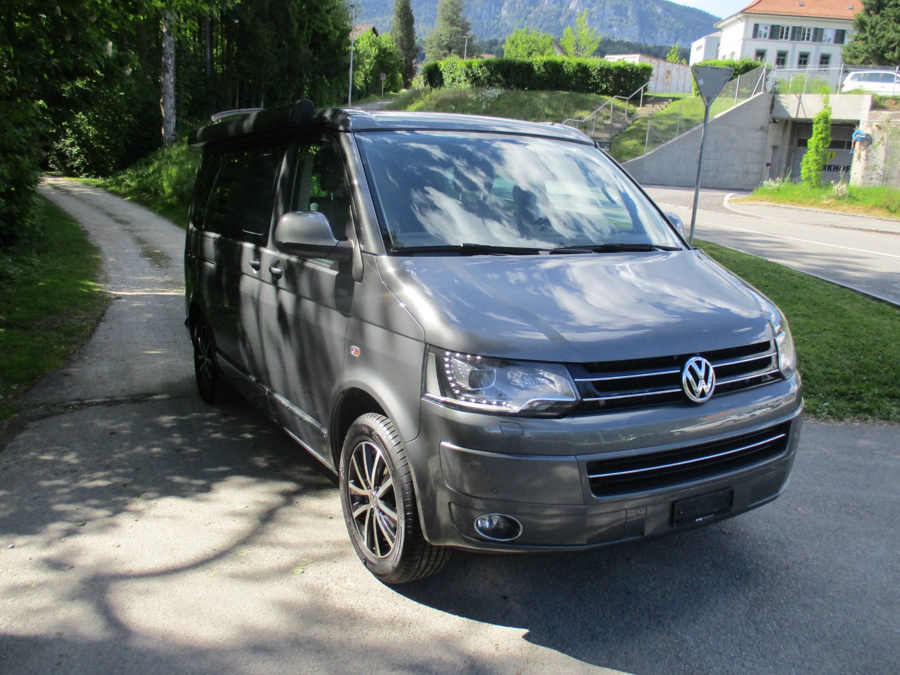 VW Camping Fahrzeuge: VW T5 Califonia inkl Garantie – Gebraucht aus Riedholz von Riedholz-Garage 2