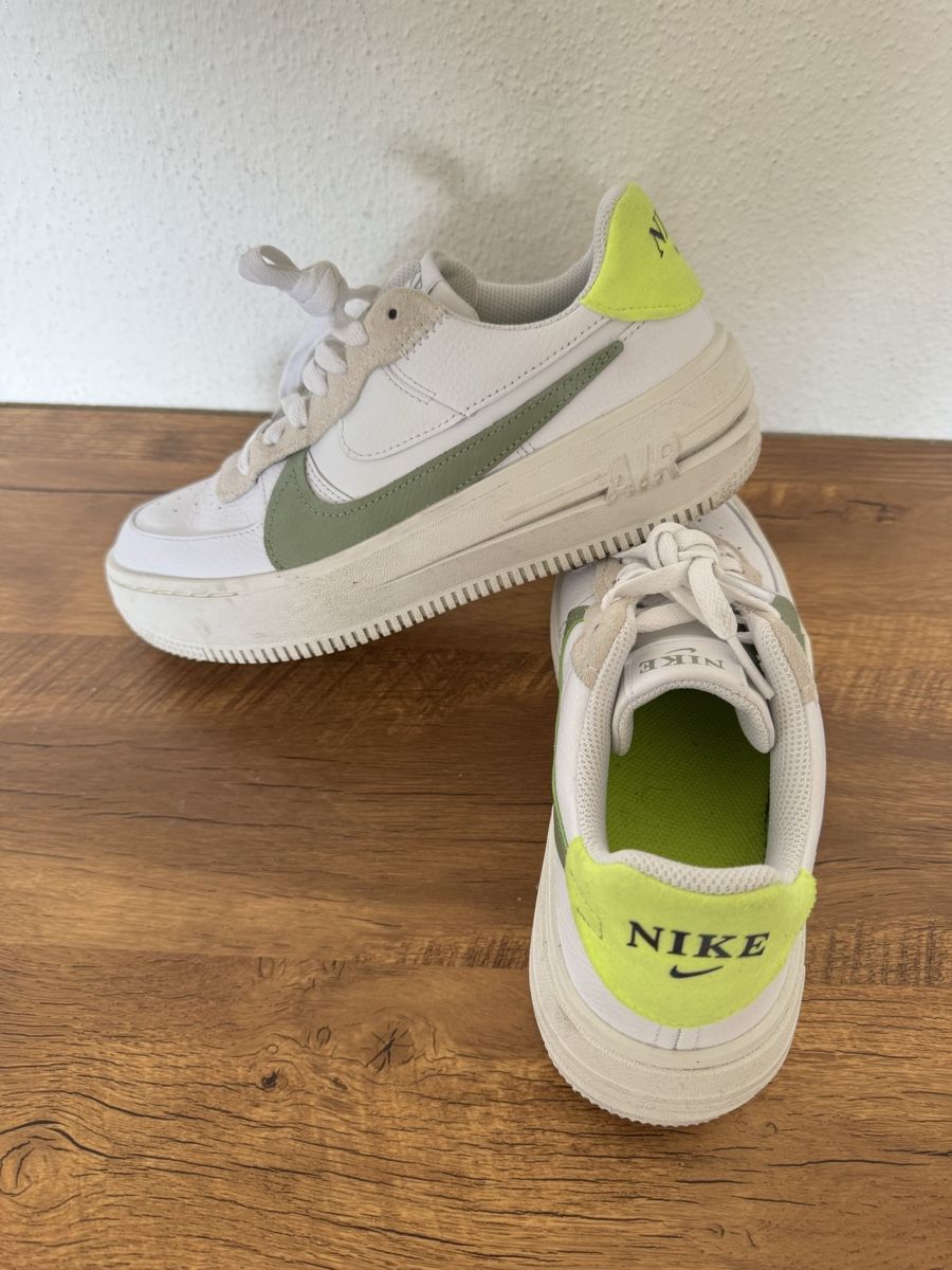 Nike Damenschuhe: Nike Air Force 1 PLT.AF. ORM Blanc Oil Vert, taille 39 – Gebraucht aus Brügg BE von Goob 1