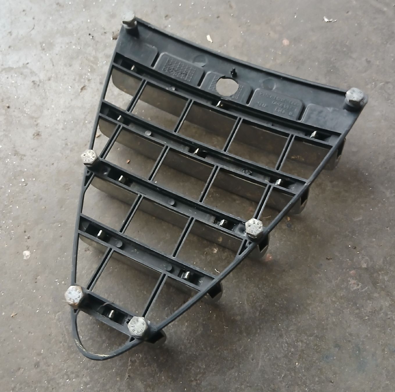 Alfa Romeo Tutti pezzi di ricambio auto: Calandre Alfa Romeo 147 2000-2010  – Usato da la heutte venduto da Auto-stock 2