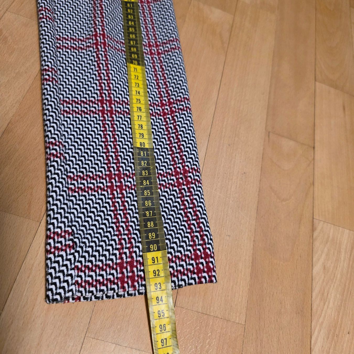 Stradivarius Hosen: Stradivarius Karohose Gr. 36/S Rot-Grau – Gebraucht aus Wald ZH von CapLux 8