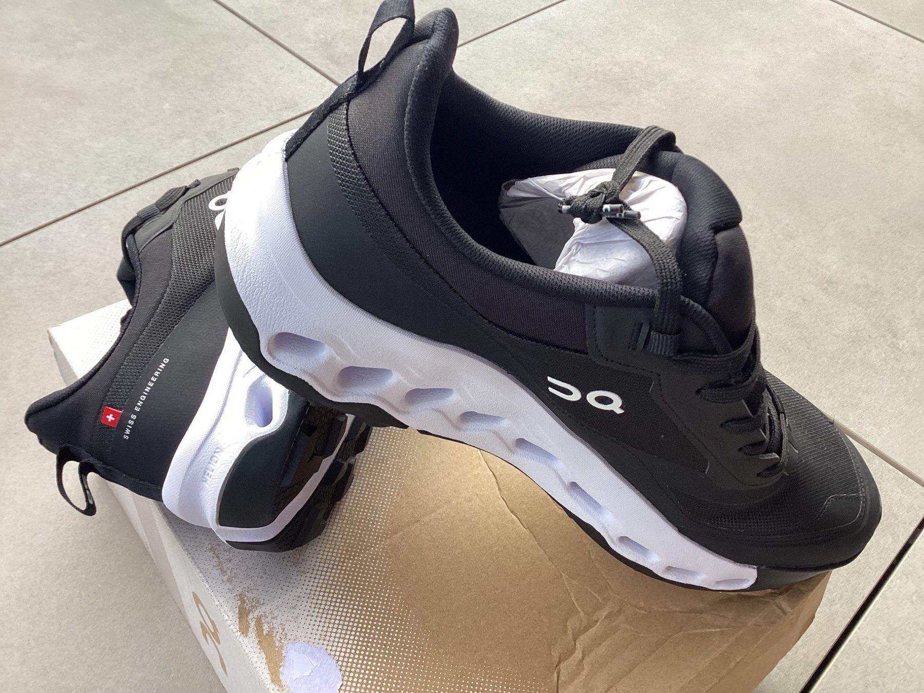 On Scarpe da uomo: ON Cloudleap, Waterproof, Black/White, Grösse: 44, fabrikneu – Nuovo e nell'imballaggio originale da Haag (Rheintal) venduto da Rega 1