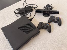 Xbox 360 Konsole mit Kinect und 2 Controllern