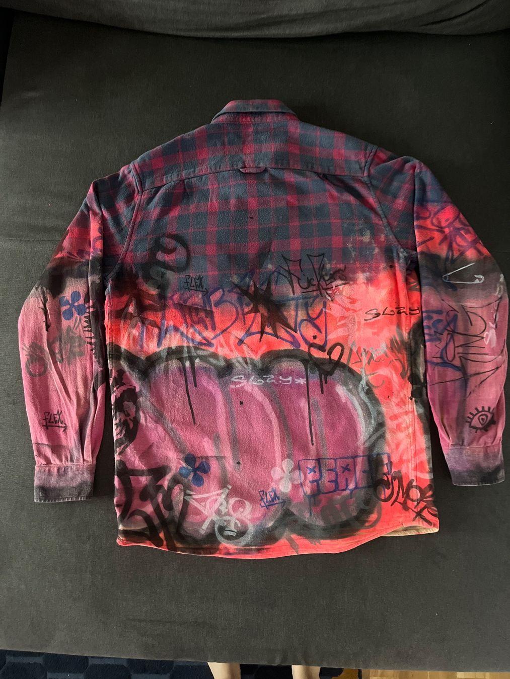 Hemden: Recycled Graffiti Flannel Shirt – Gebraucht aus Bolligen von Zigentala 6