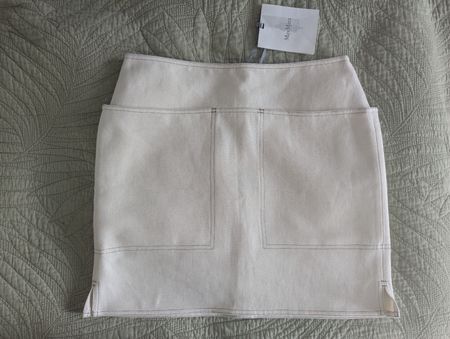 New skirt by Max Mara, size de 36