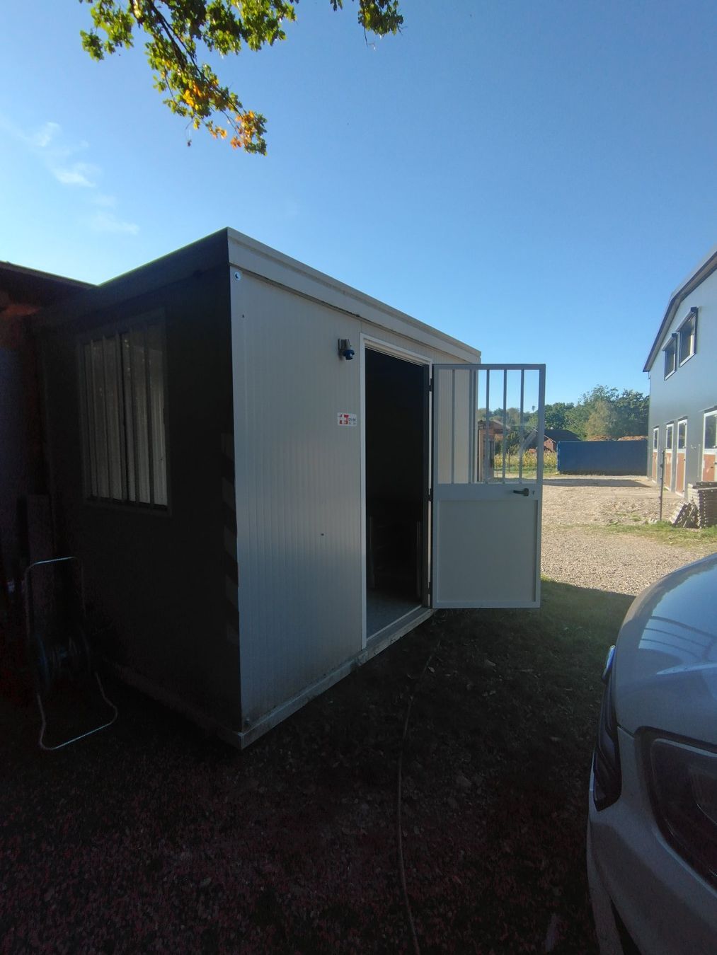 Contenitori edile: Büro-Container mit Stromanschluss – Usato da Neuenegg venduto da designart64 3