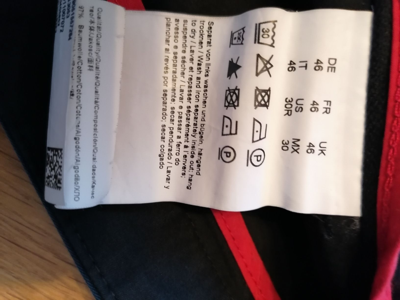 Pantaloni: Hosen Hugo Boss  – Usato da Adliswil venduto da Romanista1927 5
