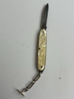 Taschenmesser mit Perlmuttoptik und Kette gebraucht(2S4)