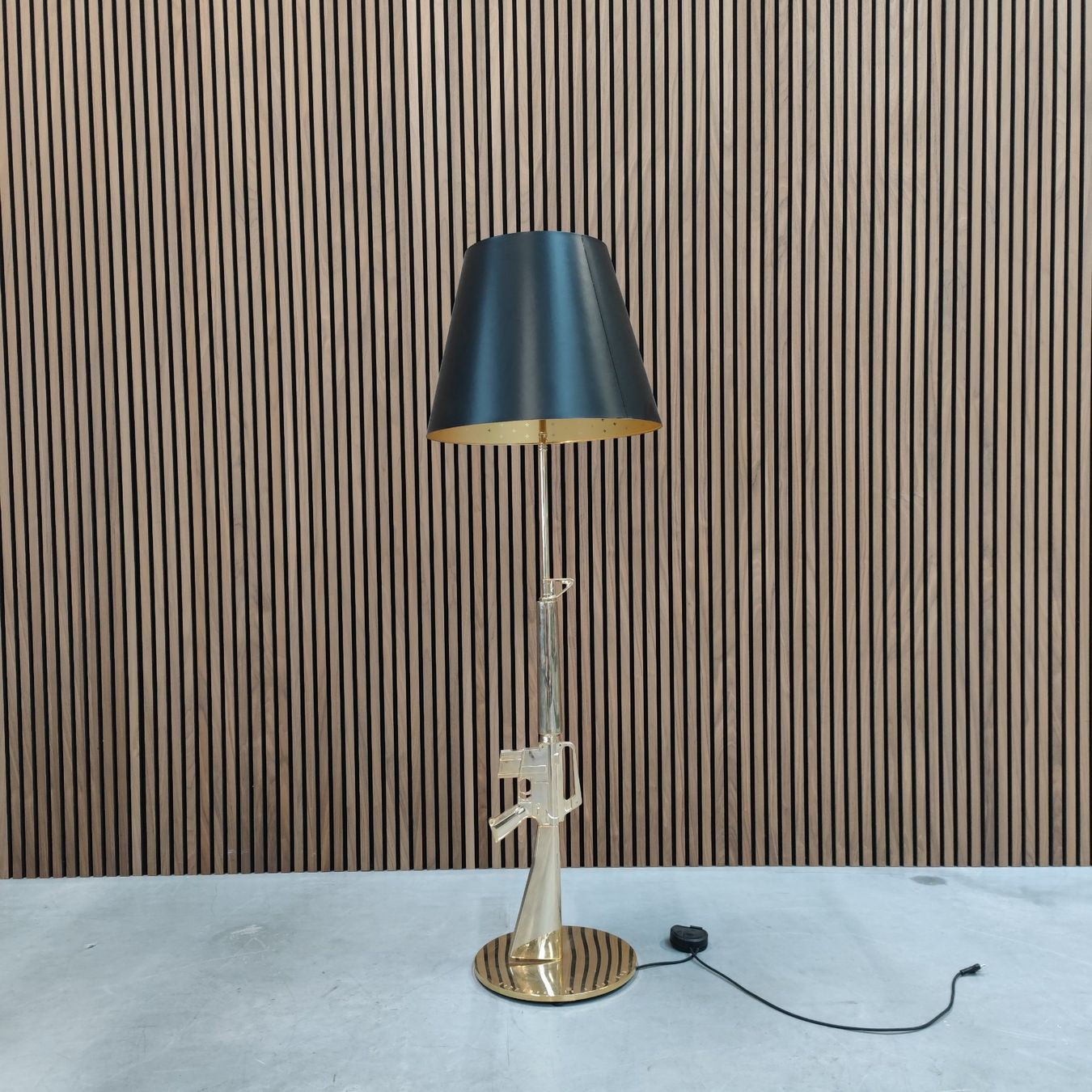 Flos Lampen: Flos Guns Stehleuchte – Neu und originalverpackt aus Zürich von Nexclusives.com