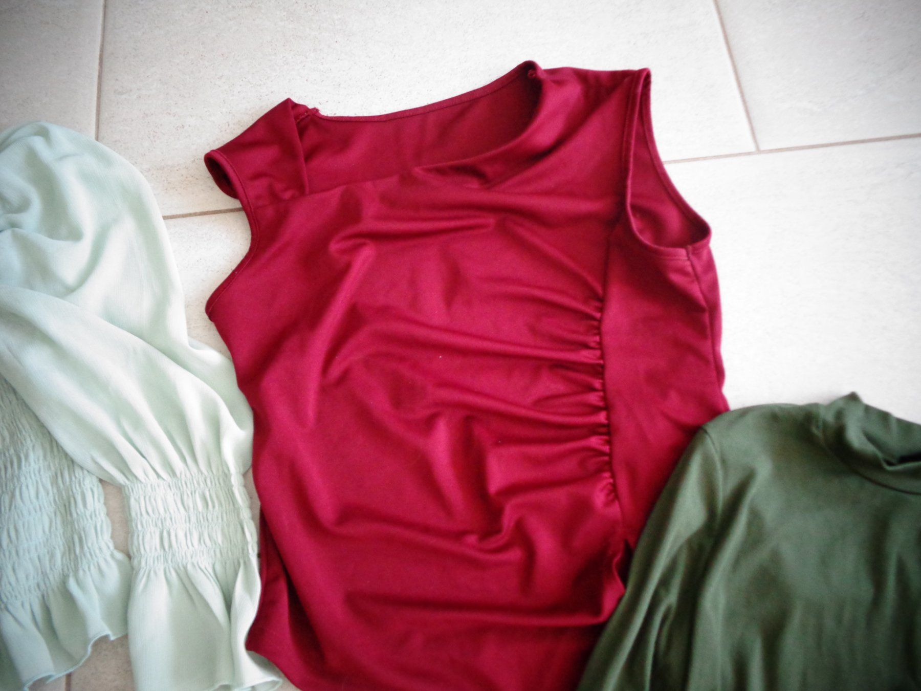 Lotti di vestiti: KLEIDER PAKET GR.L BH 85 B – Usato da Rotkreuz venduto da Samballi 2