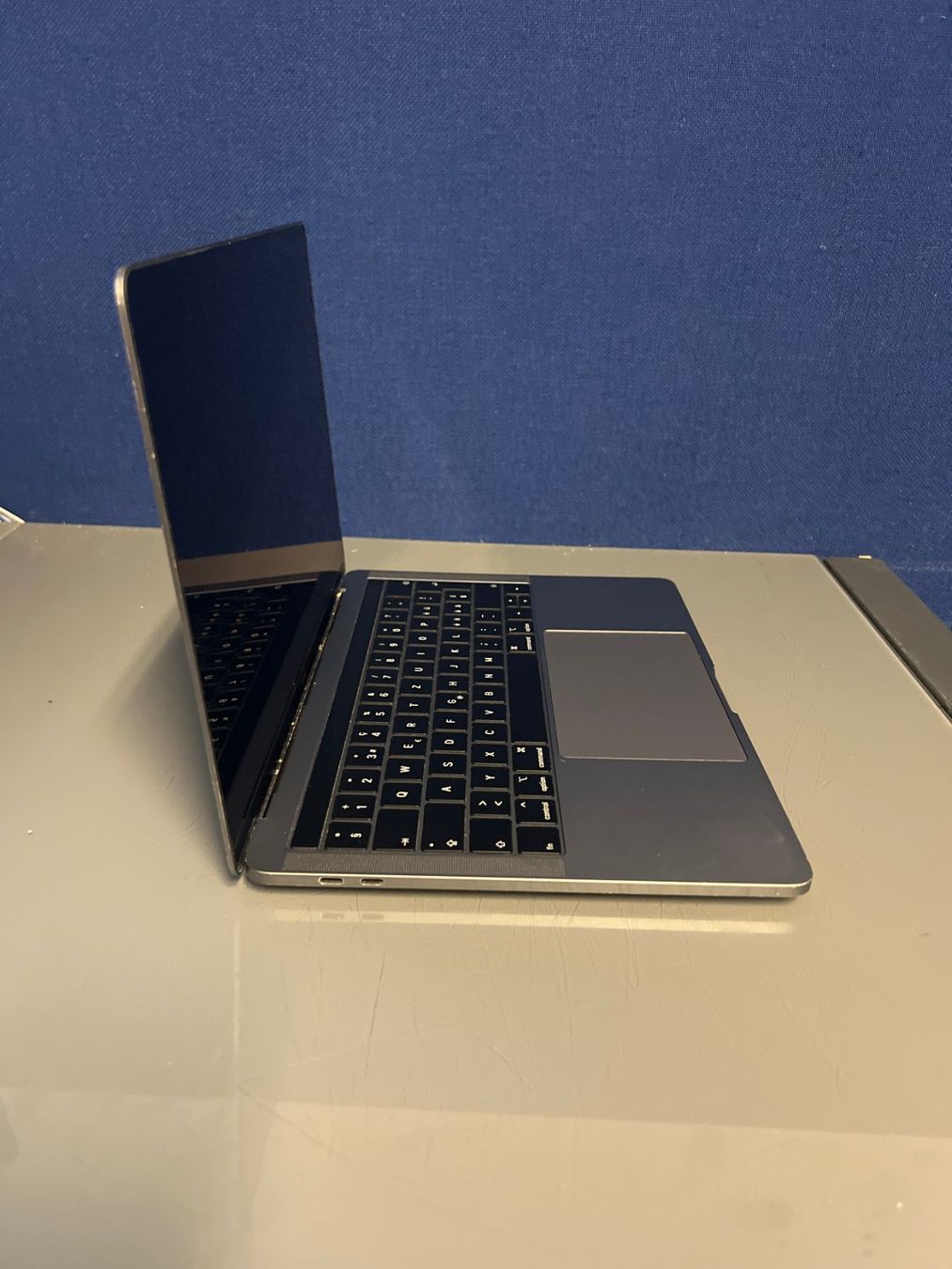 Apple Notebooks: MacBook Pro 13" Grey 2018, defekt, startet nicht #08 – Defekt aus Dietikon von speedkauf 1