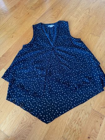 Hübsche ärmellose Bluse mit Punkten von H&M – Grösse 34
