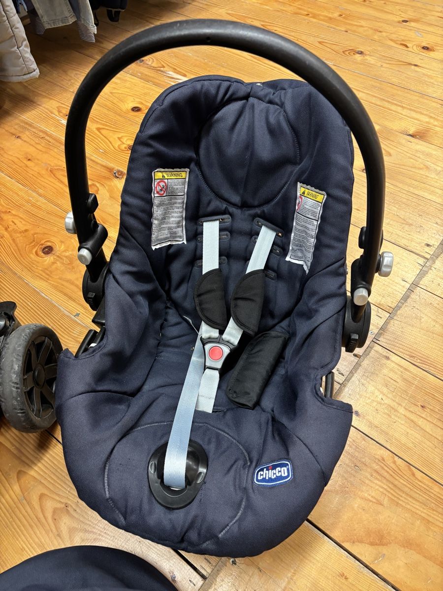 Chicco Carrozzine: Chicco Kinderwagen Set, Dunkelblau – Usato da Büren an der Aare venduto da Nikito2001 2