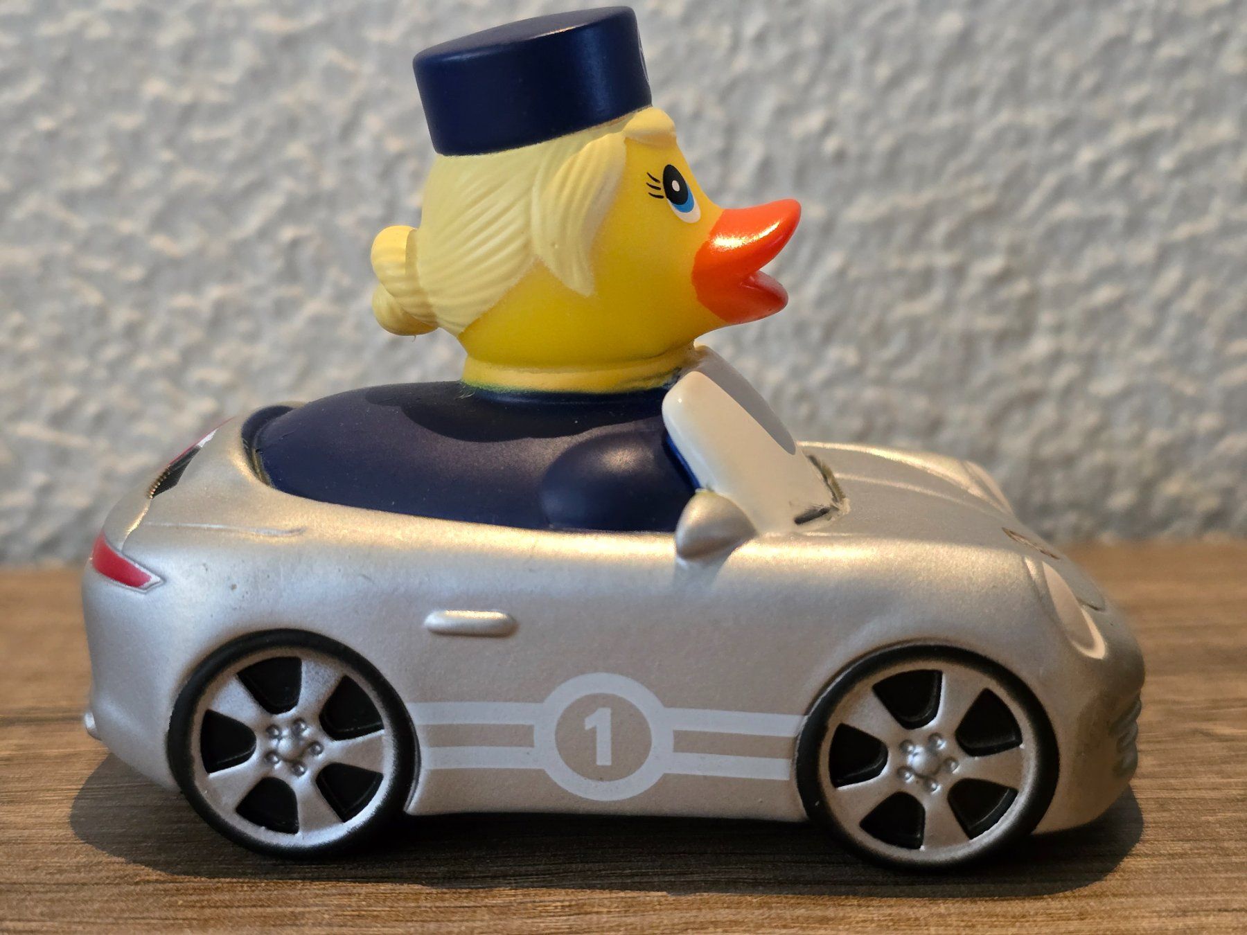 Lufthansa Giocattoli: Lufthansa Porsche Badeente Gummiente Ente First Class – Nuovo (secondo la descrizione) da Küsnacht ZH venduto da Hitch1 2