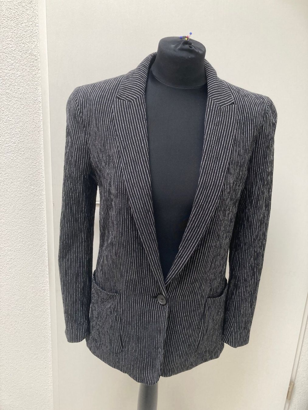H&M Jacken: Blazer Jacke gestreift H & M. Gr. M, schwarz – Gebraucht aus Glattpark (Opfikon) von Pangie