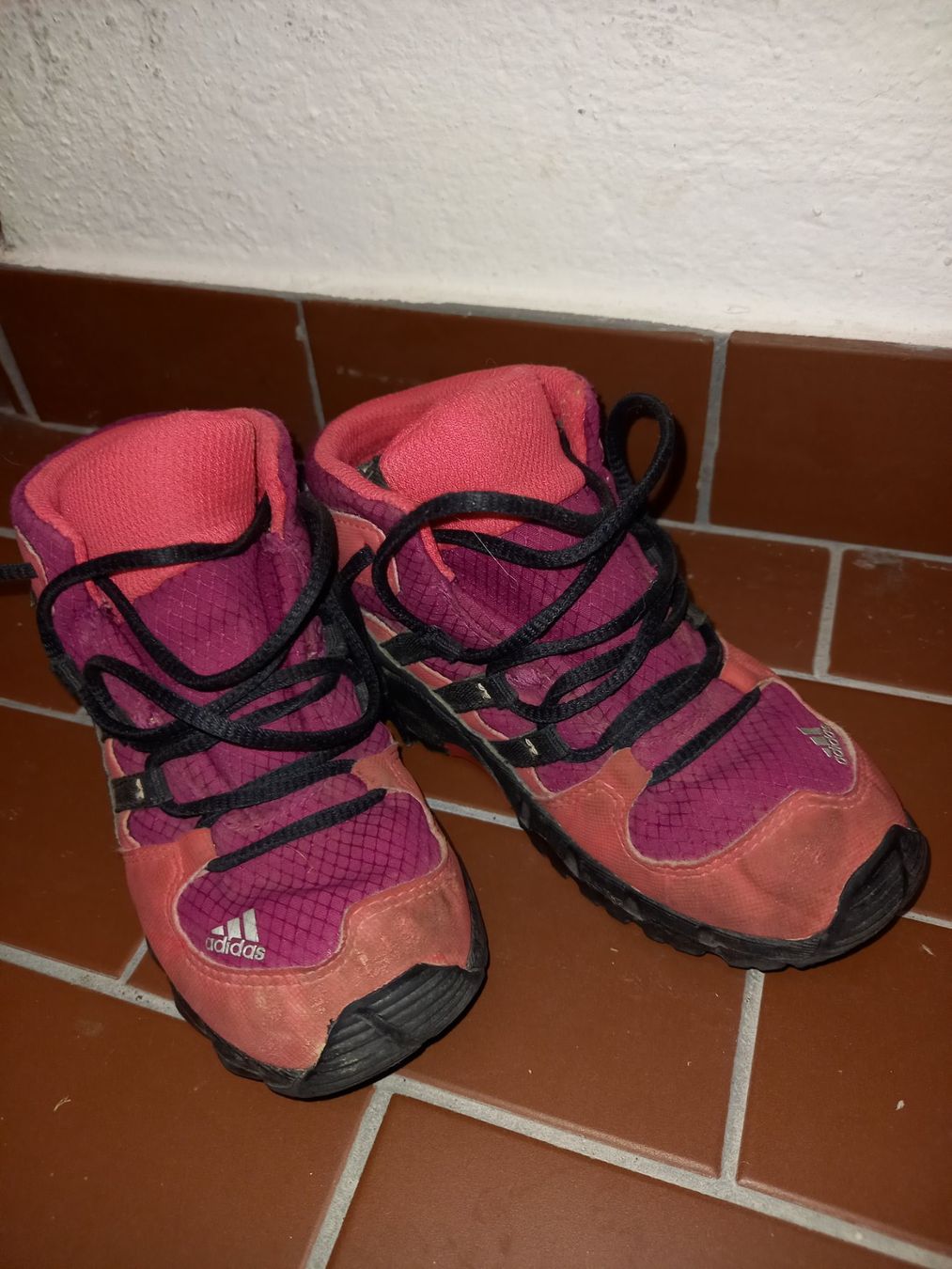 Adidas Scarpe per ragazzi: Adidas Terrex Wanderschuhe, gebraucht, Grösse 27 – Usato da Zürich venduto da HansBald 5
