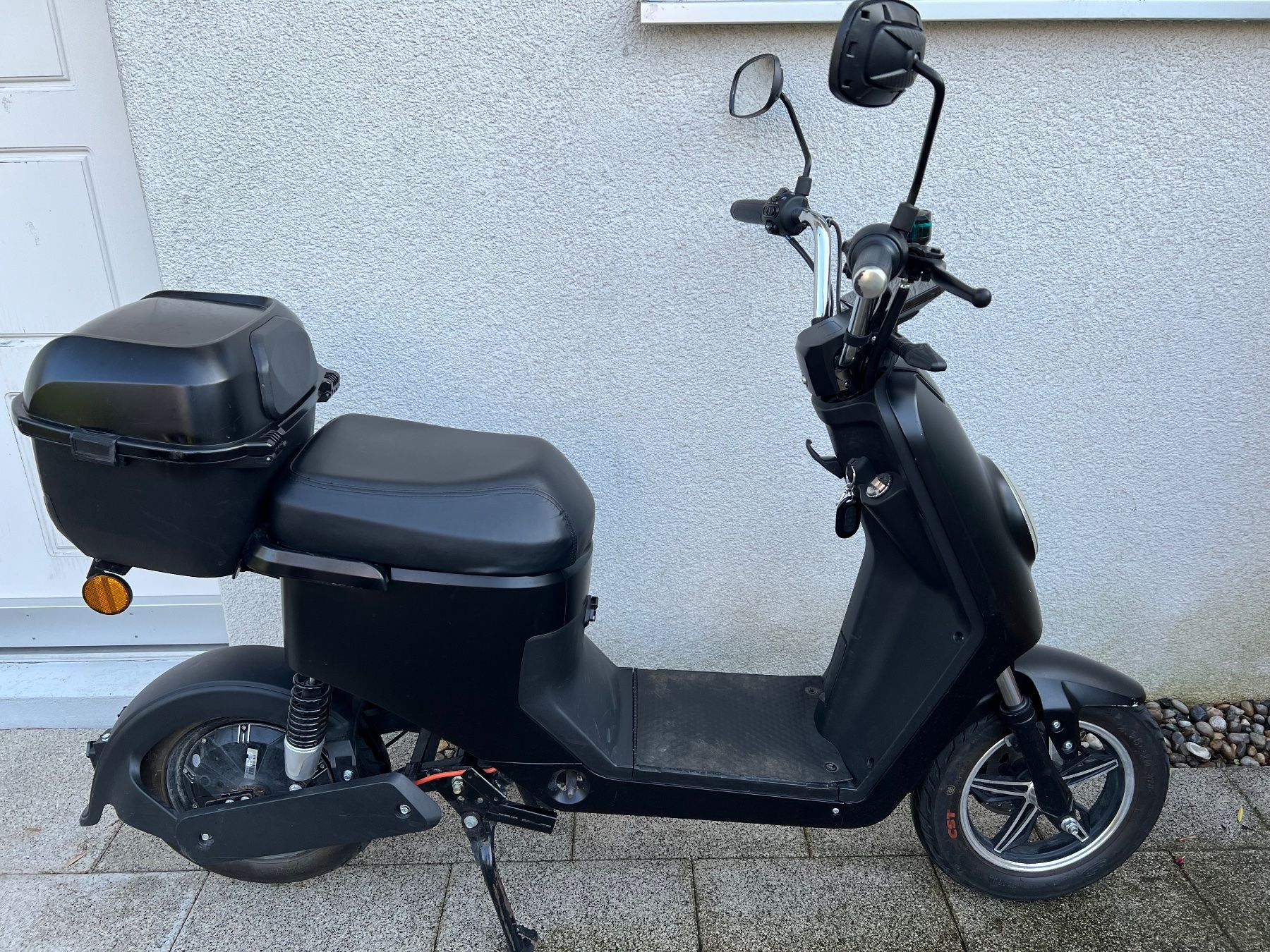 Scooters: E-Roller 500 Watt 25km/h max. – D'occasion à Männedorf par tomdiver007
