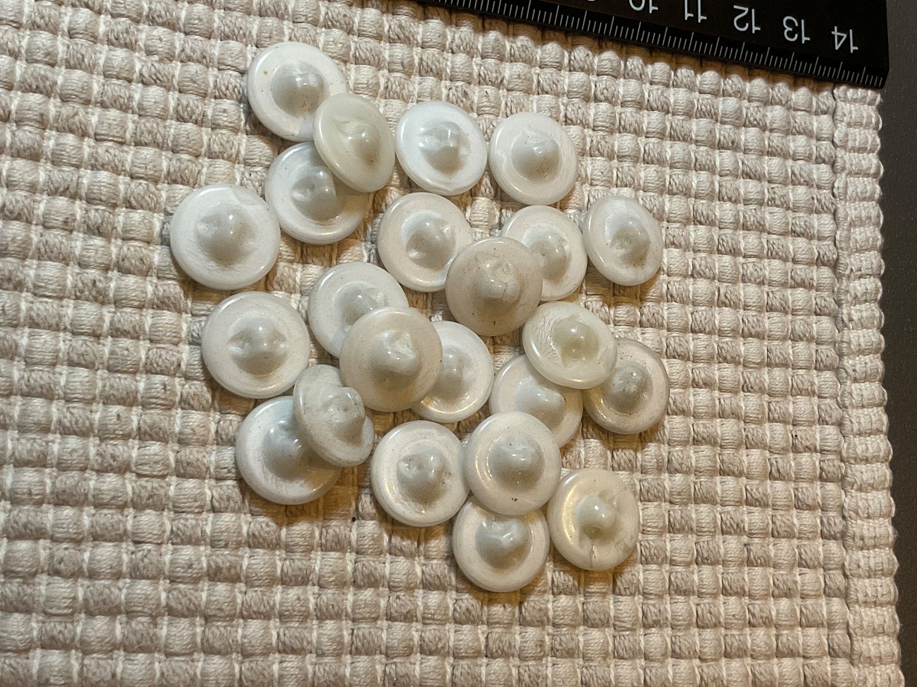 Boutons: 23 Knöpfe – D'occasion à Rümlang par euqinom16 1