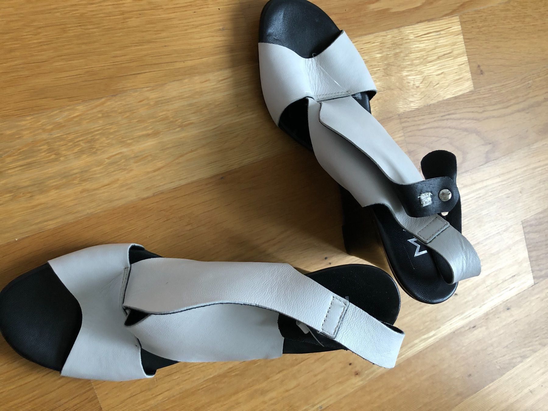 Damenschuhe: Max Sandalen NEU Leder Gr. 39 – Neu und originalverpackt aus Würenlos von Style_lounge