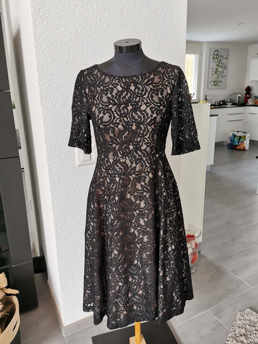Vestiti: Elegantes Kleid von Phase Eight – Usato da Wil  AG venduto da Kfloh