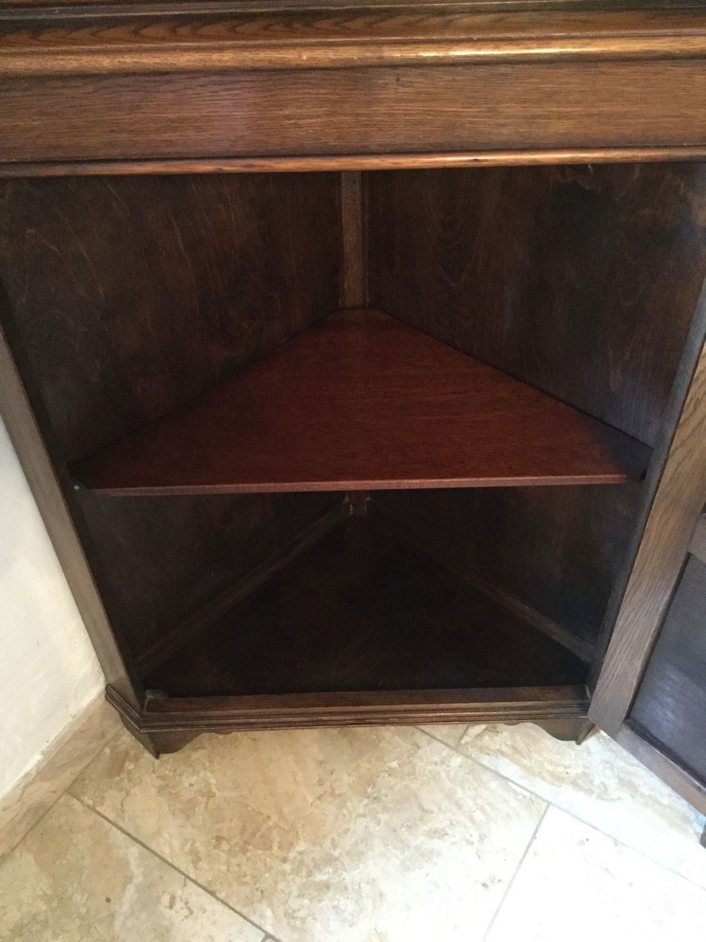 Articles en bois: Eckschrank mit Glasvitrine Tudor – D'occasion à Wallisellen par Lunajuanito 5