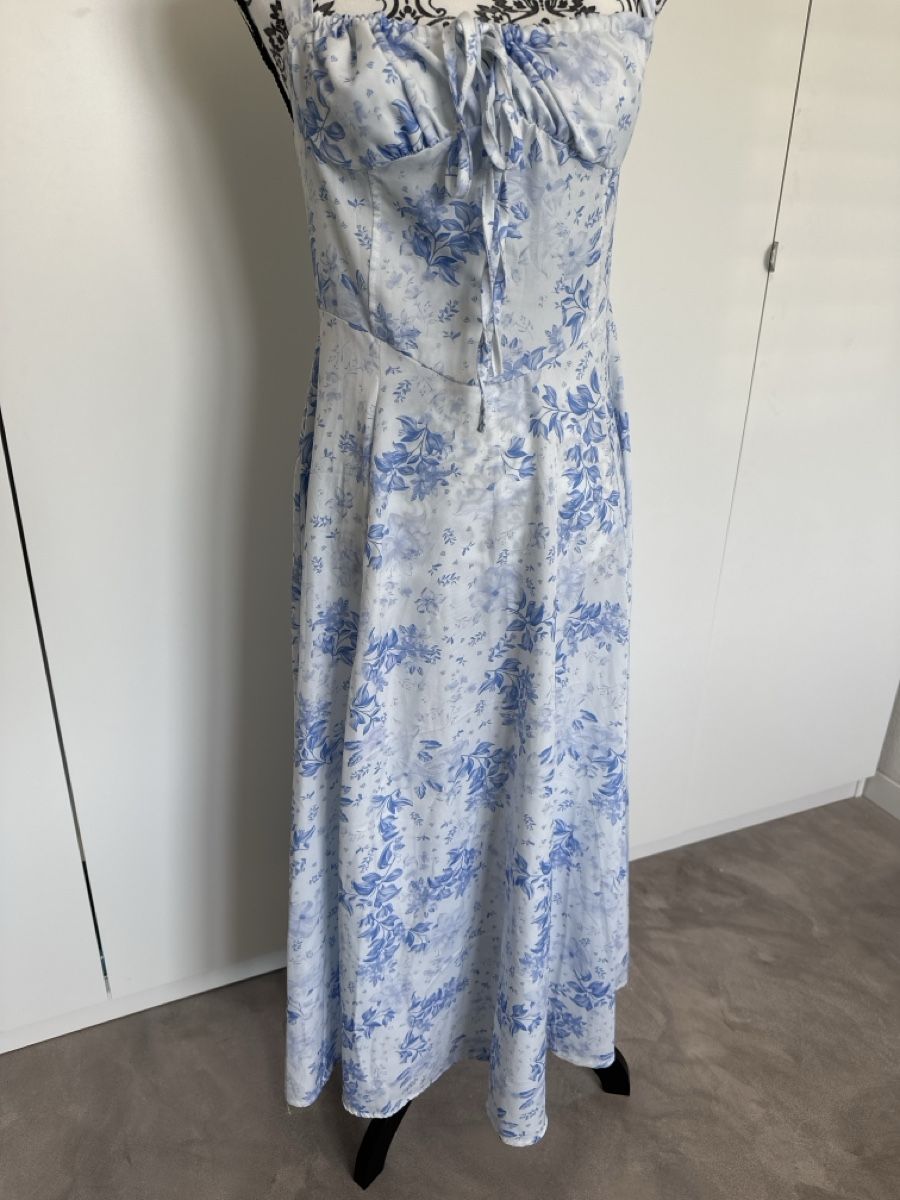 Kleider: Kleid Blumenmuster blau weiss Grösse S – Gebraucht aus Dietikon von vithya88 1
