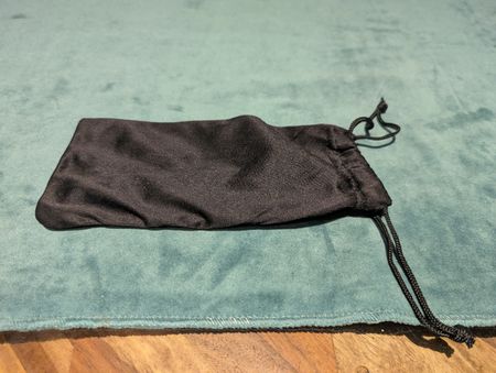 Brillenbeutel aus Mikrofaser – Schwarz – mit Kordelzug