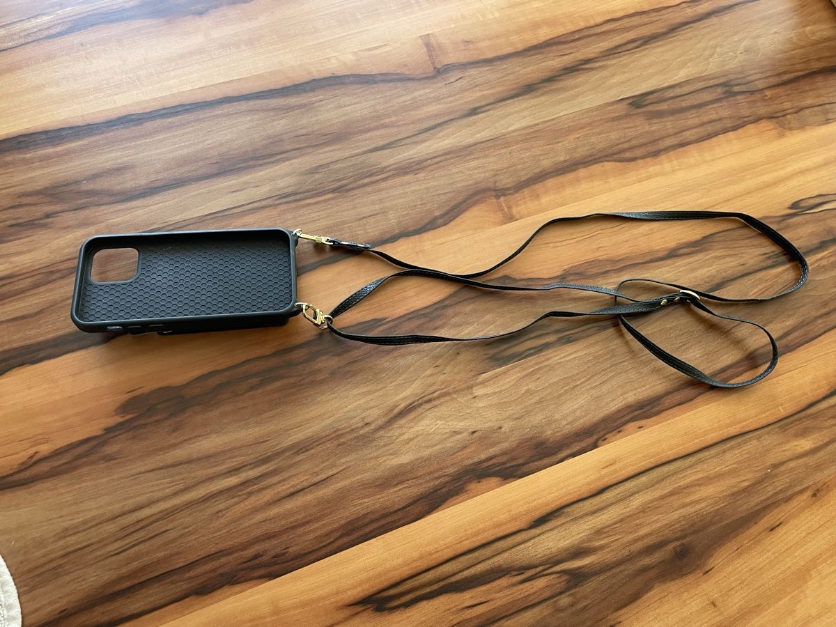 Covers & Schutzfolien: iPhone 12 K-Leder Hülle mit Münz- & Kartenfach + Fingergriff – Gebraucht aus Wil SG von piranha8302 5